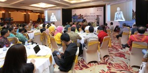 Gubernur Zainul Majdi saat bicara dalam seminar Destinasi halal di Mataram, Kamis 17 Maret