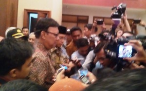 Mendagri Tjahjo Kumolo saat di tanya wartawan usai Rakornas