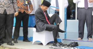 Presiden salat Jum’at di Masjid Al Hidayah Desa Talabiu Kecamatan Woha Kabupaten Bima