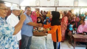 Bingkisan Seragam untuk Siswa Bima