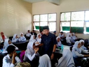 Pelajar di NTB Dilarang Bawa HP, Mulai April