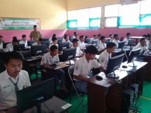 Diikuti 292 Peserta, UNBK di SMKN 1 Lingsar Lancar