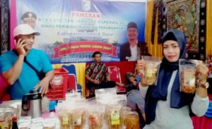 Setelah Keripik Tempe dan Peyek, Komariah Menjual Keripik Ares dan Keripik Pare