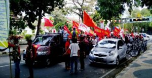 Ratusan Petani Datangi Kantor Gubernur