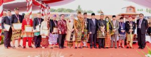 Anugerah Gelar “Putra NTB Utama” Dberikan Gubernur NTB Untuk 13 Tokoh
