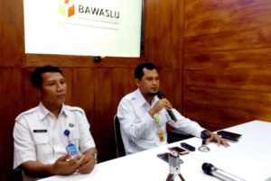 Bawaslu NTB Test Urine Seluruh Pegawainya.