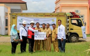 PLN Bantu Korban Banjir Bandang di Bima