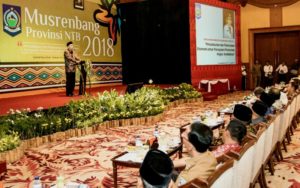 Bupati KLU Terima Penghargaan Pembangunan