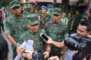 KASAD Mulyono Tinjau Asrama Prajurit Pasca Gempa