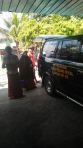 Warga Desa Wanasaba Manfaatkan Samsat Keliling Untuk Bayar Pajak