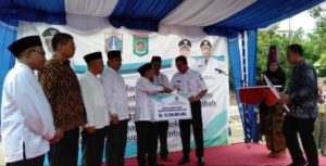 Pemprov DKI Jakarta Serahkan Bantuan Untuk KLU Sebesar Rp 23,6 miliar