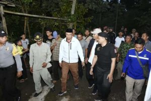 Gubernur Zul Temui Korban Gempa Lombok Timur, Serahkan Tenda Dan Makanan Siap Saji