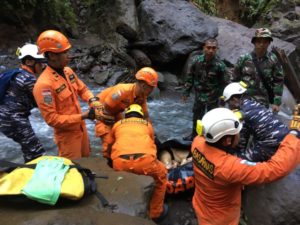 Tim SAR Berhasil Evakuasi Korban Longsor Akibat Gempa, 3 Orang Meninggal