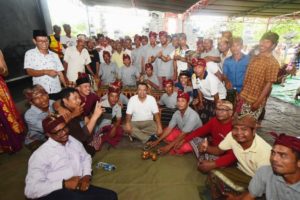 Gubernur Disambut Tari  Panjibrahme Masyarakat Hindu di Poto Tano