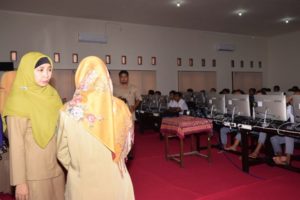 Wagub Hj Rohmi Pantau Hari Pertama UNBK