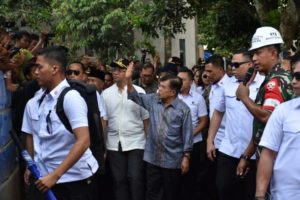 Wapres JK Tinjau Rekonstruksi Pasca Gempa Di Teratak Bersama  Gubernur Zul