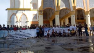 240 Orang Dari 42 Hotel Bersih-bersih Masjid Di  Islamic Center Mataram