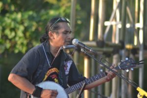 Sang Trobador (baca; Baladeur) Tampil Di Taman Budaya