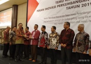 Gubernur NTB Raih Penghargaan Upakarya Wanua Nugraha