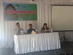 Asisten III Setda KLU Buka Workshop Memahami dan Menulis Berita Pascabencana