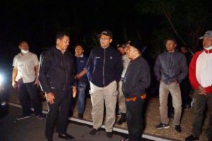 Bupati Turun Langsung Saat Kebakaran Lahan di Bukit Pandanan Malaka