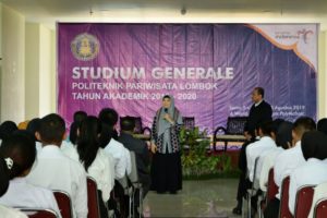 Pesan Umi Rohmi, Mahasiswa Poltekpar  Harus Utamakan Hospitality