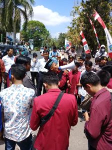 Pelantikan DPRD NTB Diwarnai Aksi Pengeroyokan