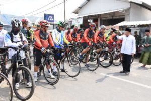 Dimotori Pangdam IX Udayana, Rombongan TNI Bersepeda Bersama Dilepas Bupati Najmul Akhyar