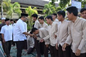 Kunjungan Bang Zul  Di SMAN 1 Mataram, Guru Dan Siswa Mendapat Motivasi  