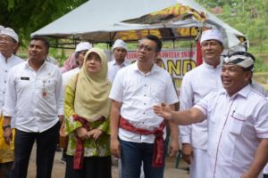 Warga Arya Wang Bang Pinatih Dikunjungi Gubernur Zul