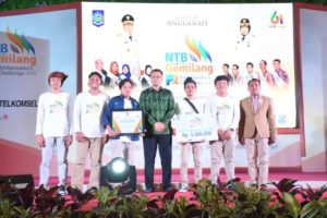 Pencipta Lagu “NTB Gemilang” Dapat Penghargaan Dari Gubernur