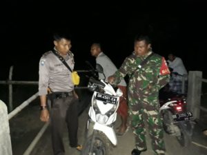 Babinsa dan Babinkamtibmas Teduh, Pergoki Dua Orang Yang Diduga Bertransaksi Narkoba