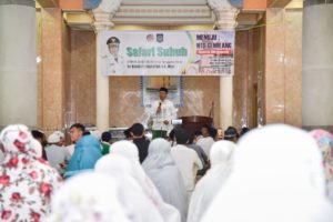 Safari Subuh Di Monjok, Gubernur Ajak Berdayakan Masyarakat Dari Masjid