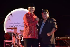 Puncak Festival Pesona Bau Nyale, Gubernur Zul dan Bupati Suhaili Satu Panggung