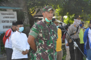 Danrem 162/WB Bersama Bupati Lobar Pimpin Penyemprotan Disinfektan di Lobar