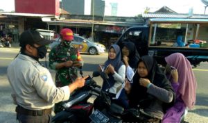 Tim Satgas Gugus Tugas Covid-19 Batukliang Lakukan Razia Masker