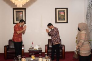 Gubernur Zul Sarankan BKKBN NTB Salurkan Masker Produk Lokal untuk Anak