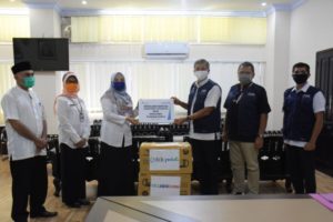 Wagub Terima Bantuan 600 Masker N95 dan 1200 Masker Medis Dari ITDC dan Club Med