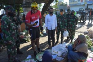 Danrem 162/WB Pantau Protokol Covid-19 Di Pasar Pagutan