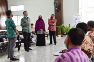 Di Dinas Perpustakaan dan DPMPTSP, Gubernur Kembali Ajak ASN Tingkatkan Silaturahim