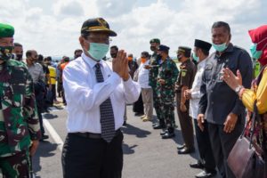 Gubernur Sambut Menkopolhukam DI Bandara Zainuddin Abdul Madjid