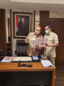 Prabowo Tanda-tangani SK Dukungan Partai Gerindra Untuk Pilkada NTB