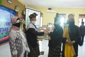 Puncak Peringatan 12 Tahun KLU, Cinderamata Untuk Mantan Sekda dan Penghargaan bagi ASN