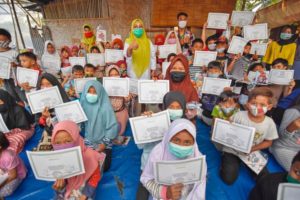 Hajjah Selly, Istiqomah Menyelamatkan Pendidikan Anak-Anak