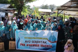 Bunda Niken Blusukan ke Dusun-dusun, Dalam Kegiatan Gebrak Masker Bersama PKK Lobar