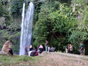 Memasuki Tatanan Kenormalan Baru, Air Terjun Sendang Gila Ramai Pengunjung