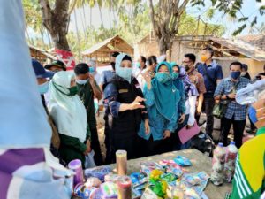 Road Show Lombok Utara, Bunda Niken Bagi-bagi Masker dan Launching Posyandu Keluarga