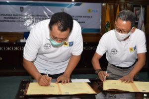Gubernur Tandatangani MoU dengan PLN untuk Pengembangan Sepeda Listrik