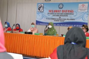Bunda Niken Sarankan Para Perias Tetap Kreatif