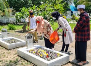 Pasangan SALAM Meneladani Pahlawan Nasional, Berziarah ke Makam Almagfurullah